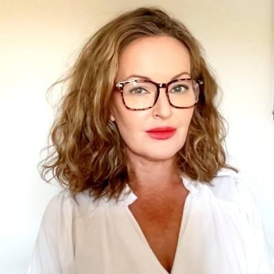 Headshot of Julie Hendry