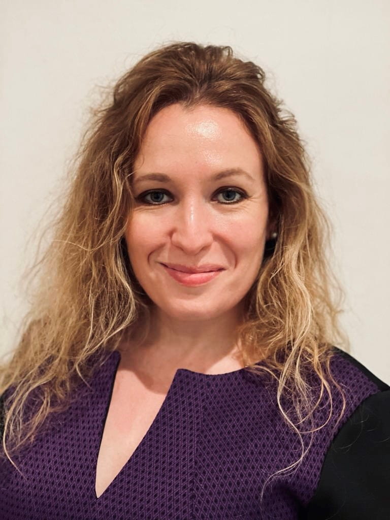 Headshot of Helen Storr