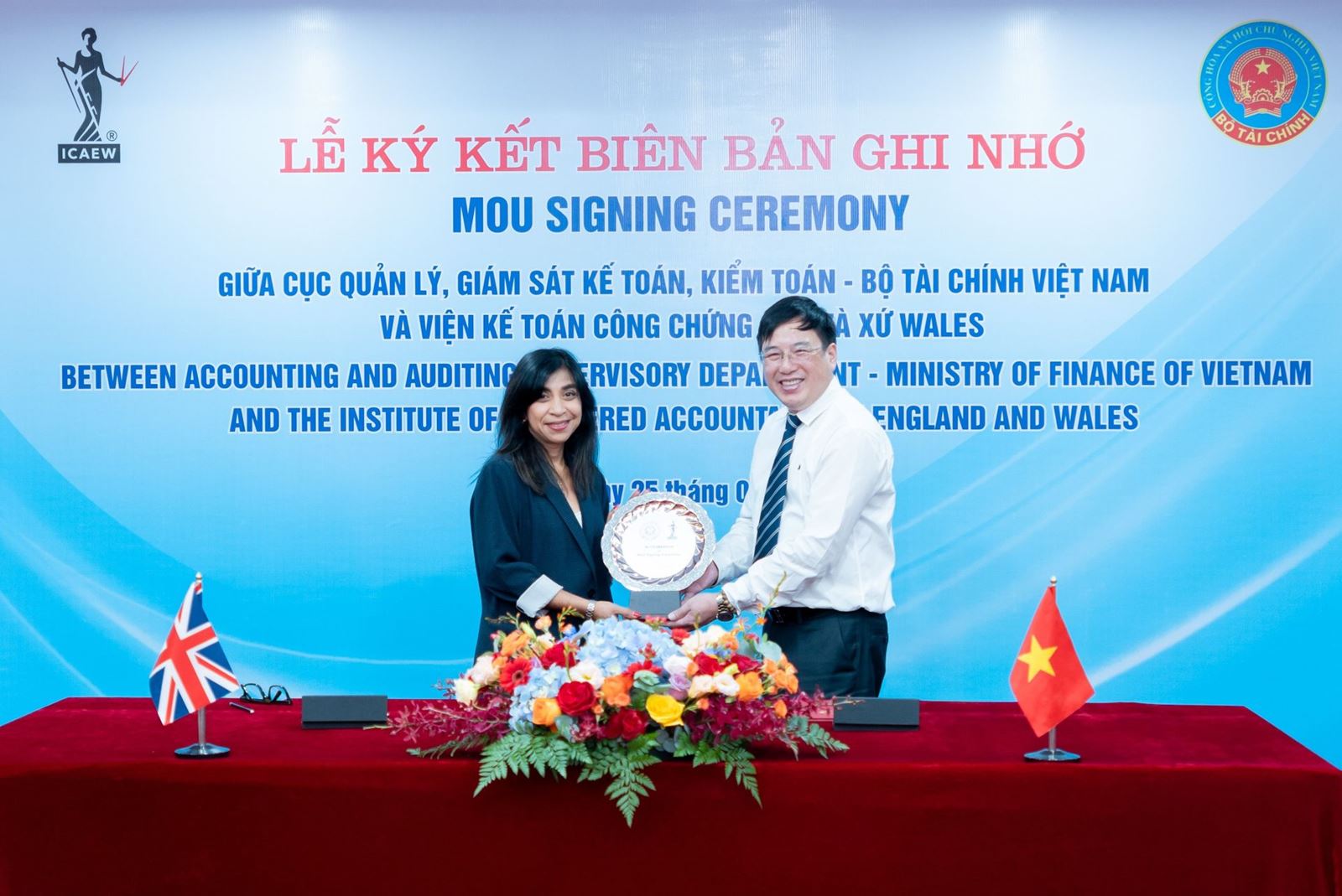 Signing ceremony in Vietnam photo