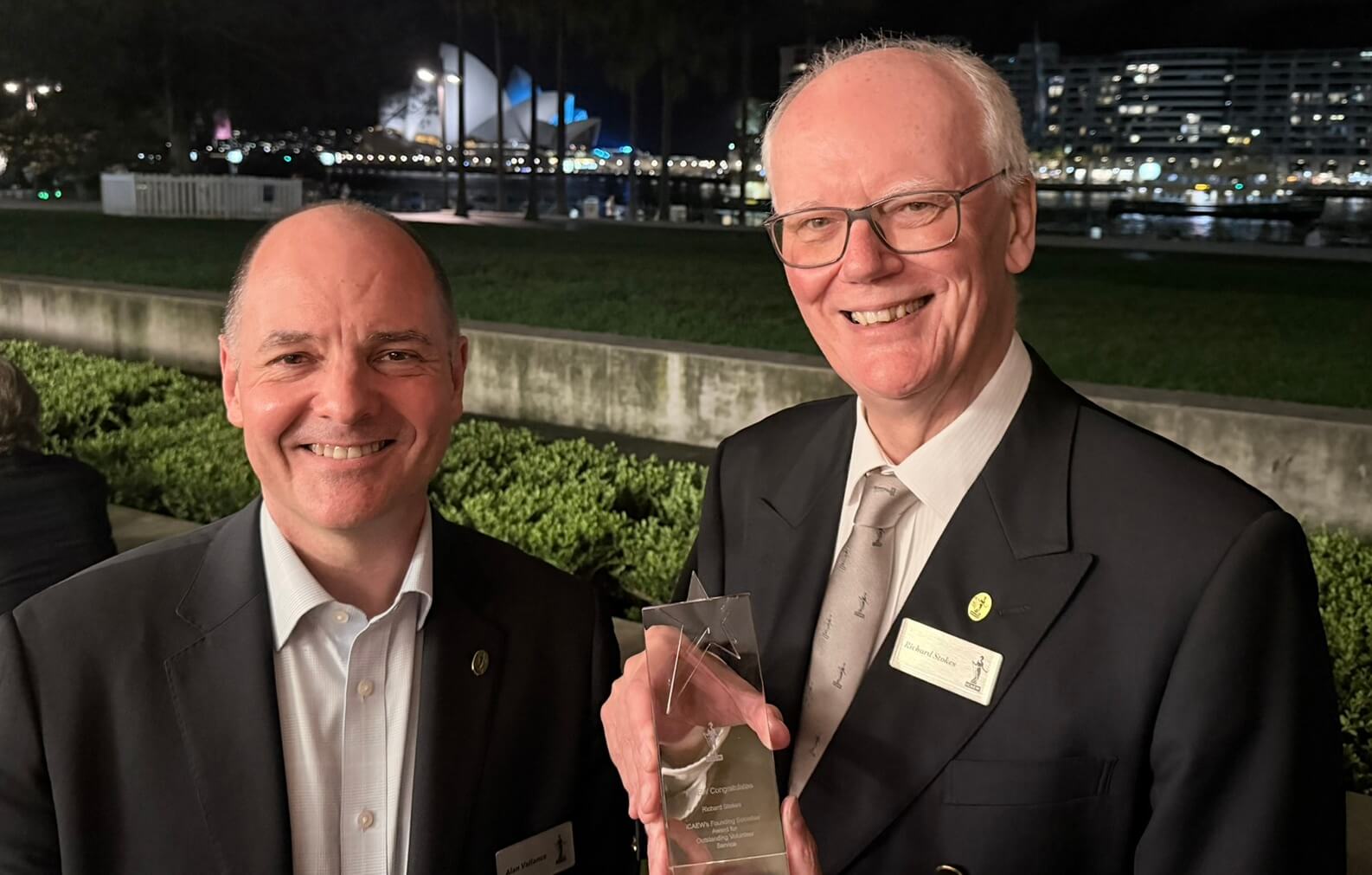 ICAEW Chief Executive Allan Vallance presenting Richard Stokes with his 2026 ICAEW Volunteering Award in Sydney. 
