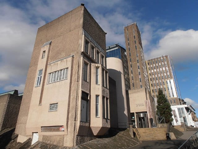 The Hunterian Art Gallery at the University of Glasgow, with Mackintosh House on the left.