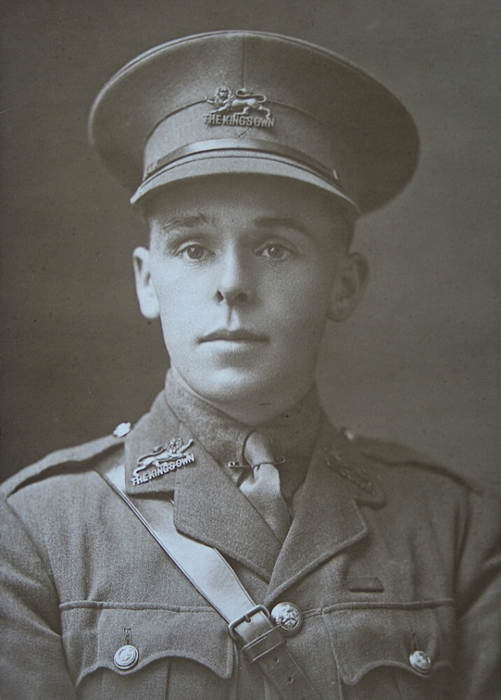 Photograph of an army officer in world war one uniform
