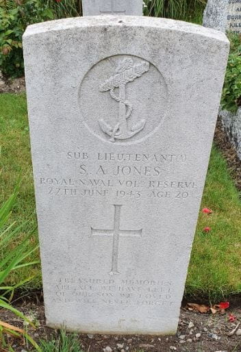 A picture of a gravestone