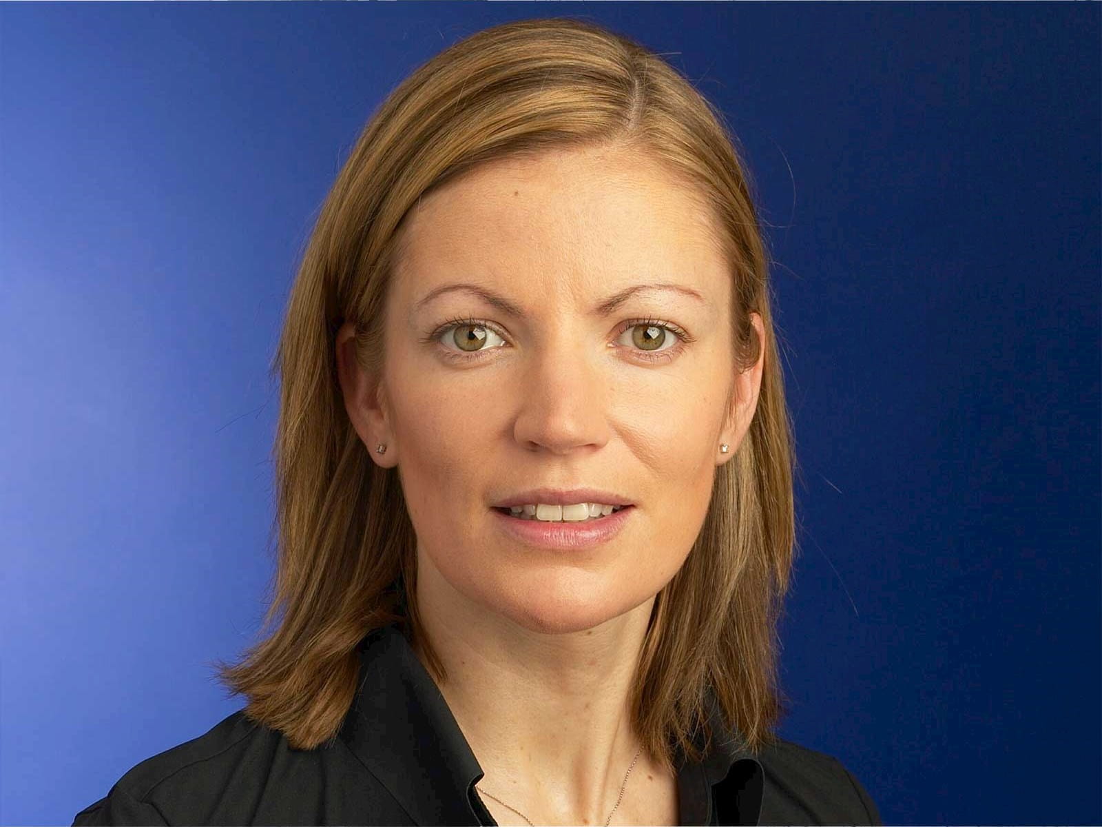 Nicola Longfield HEAD OF DEAL ADVISORY TRANSACTION SERVICES AT KPMG, AND GLOBAL DEAL ADVISORY CONSUMER AND RETAIL LEAD AT KPMG INTERNATIONAL ICAEW Corporate Finance Faculty