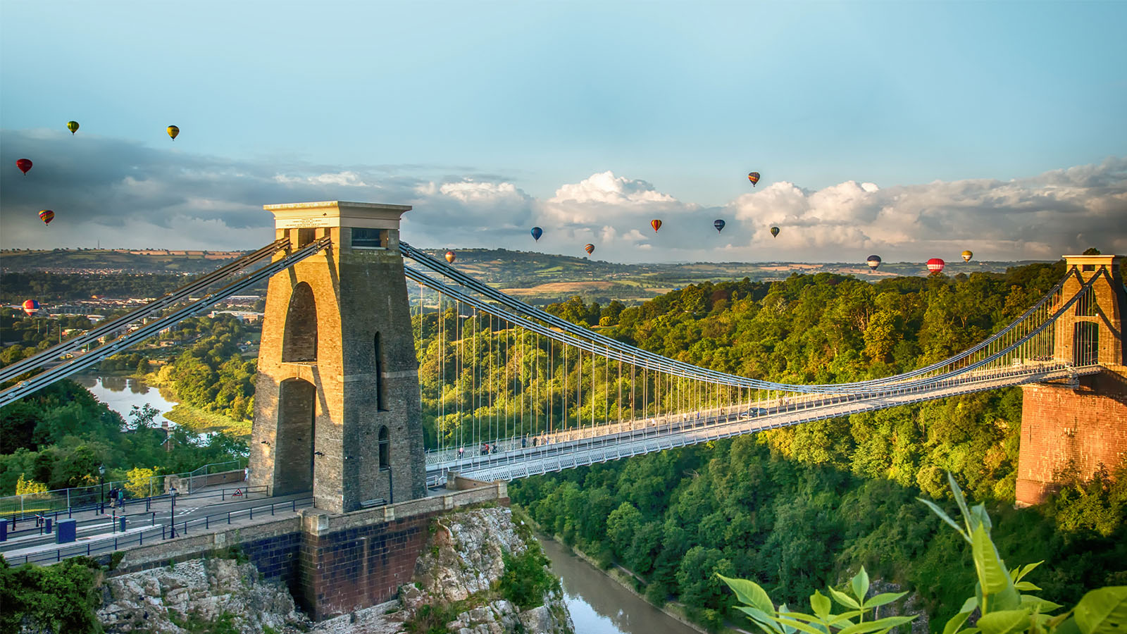 Hot air balloons in flight over Avon Gorge, Bristol, Avon, England, Britain