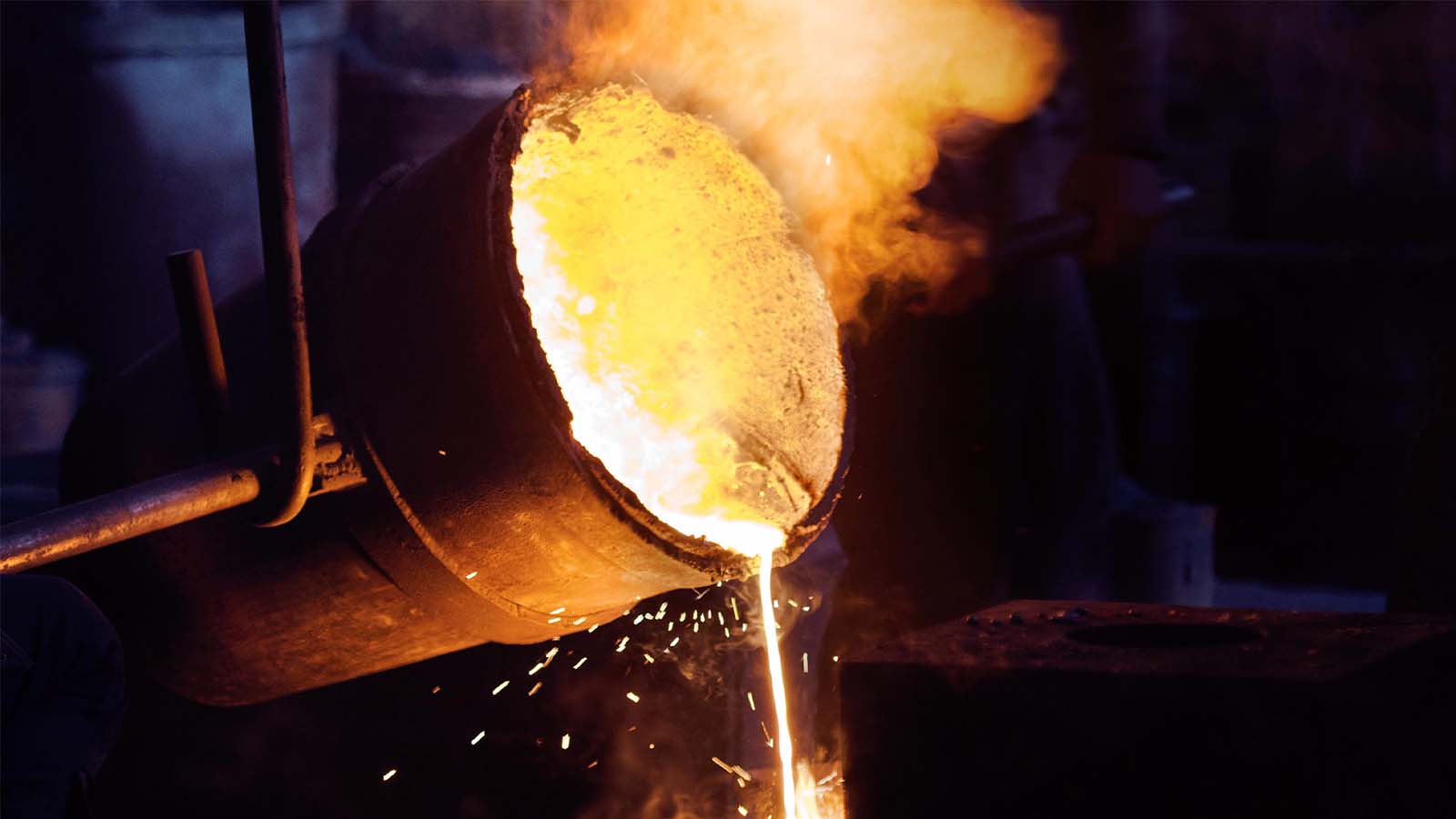 molten gold production pouring refinery industrial