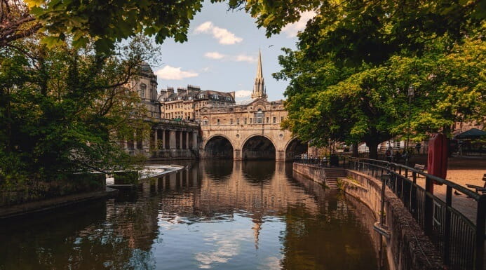 Historic Pulteney Bridge and Georgian buildings over the River Avon in Bath, South West England