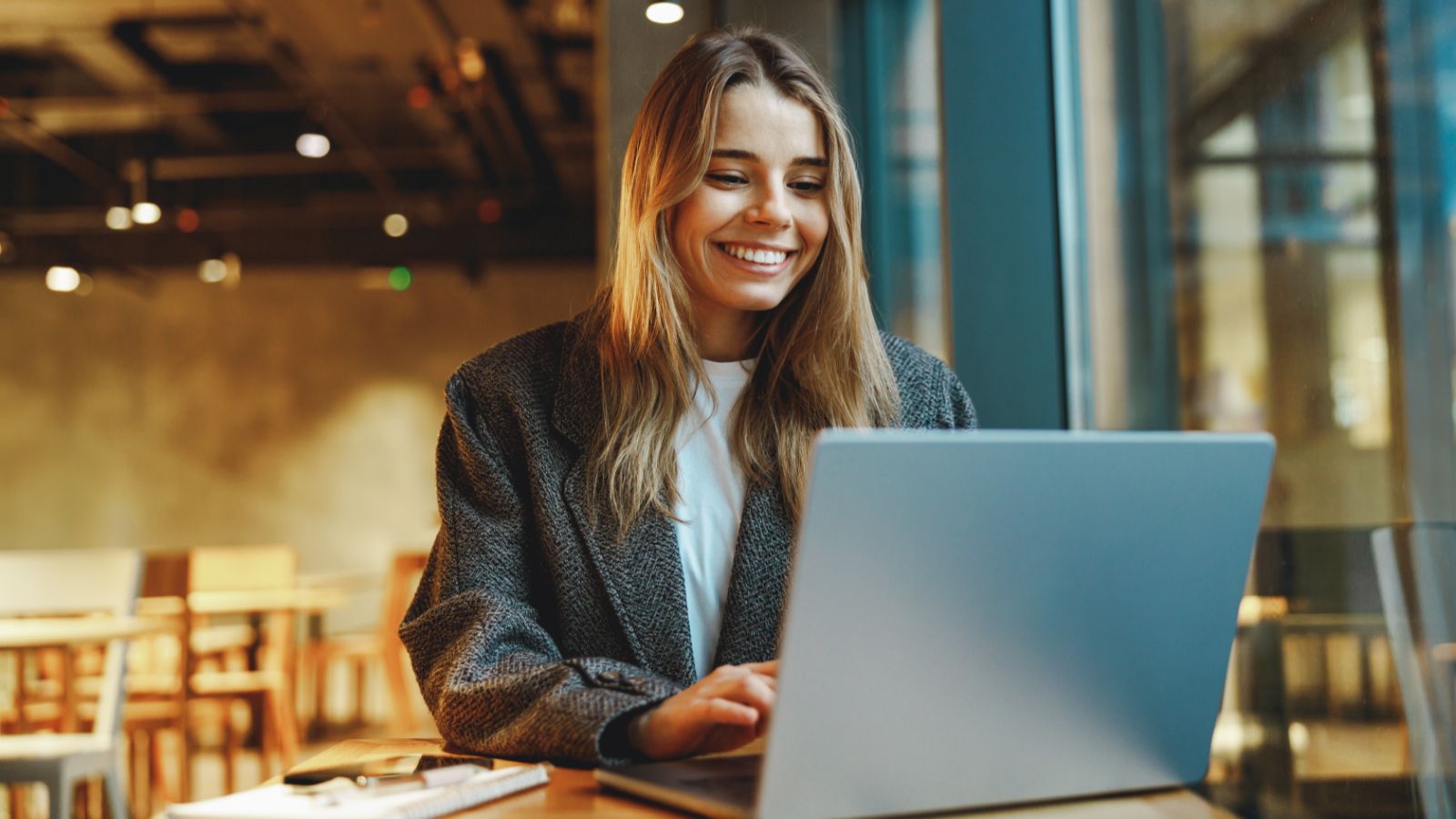 girl at laptop