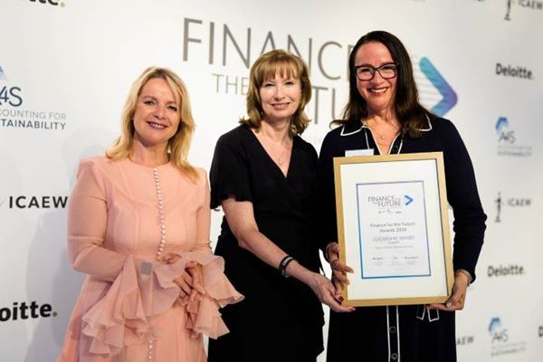 Maria Ferraro, from Siemens Energy receiving her award for Climate Impact Leadership at the 2026 Finance for the Future Awards